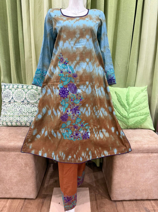 হ্যান্ড এমব্রয়ডারী করা টাইডাই থ্রি পিস