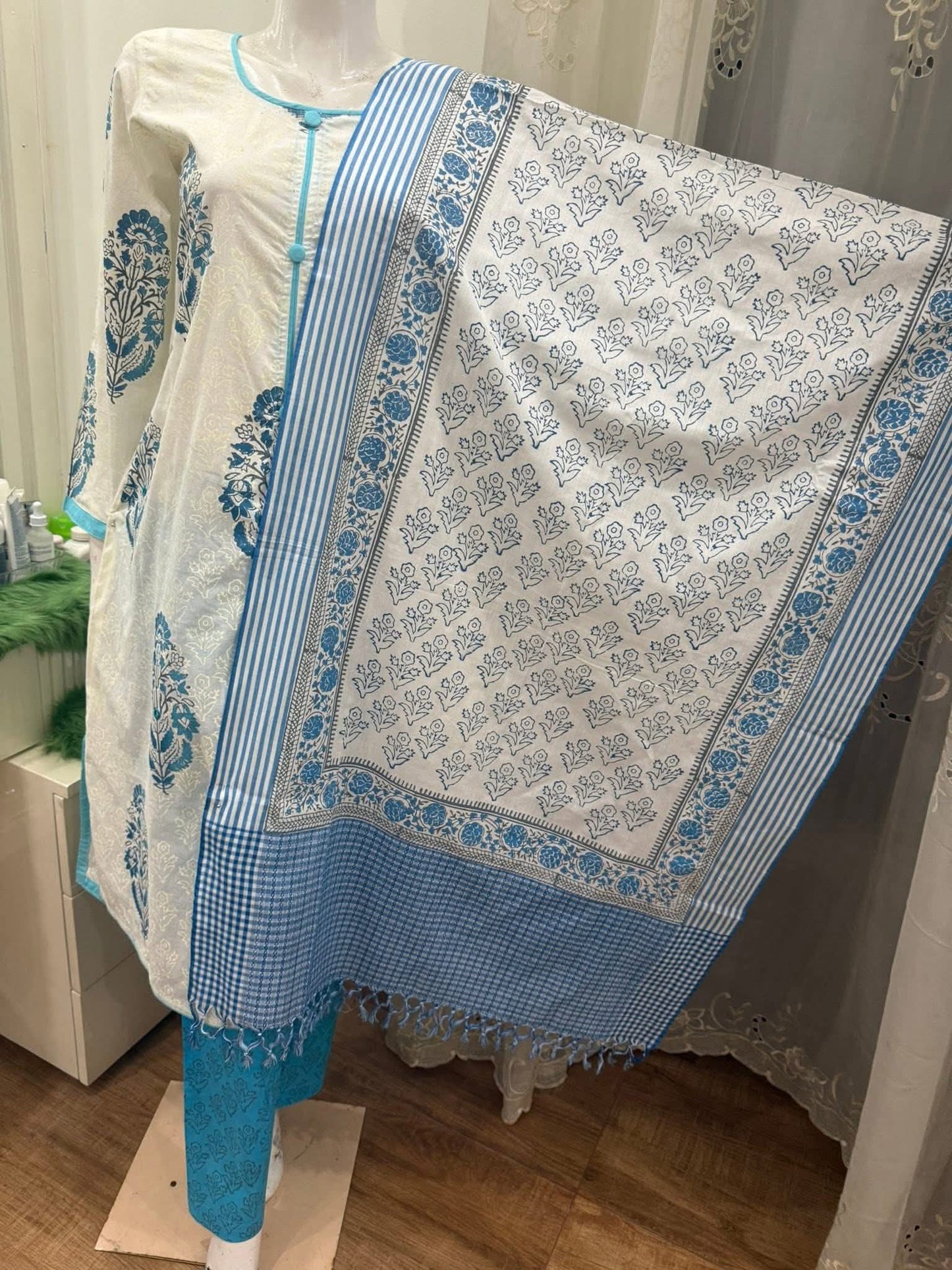 থ্রি পিস (ব্লক+ডলার ওয়ার্ক)