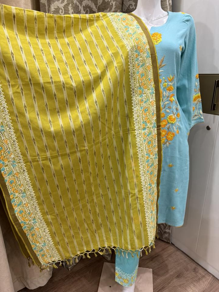 হ্যান্ড এমব্রয়ডারী থ্রি পিস